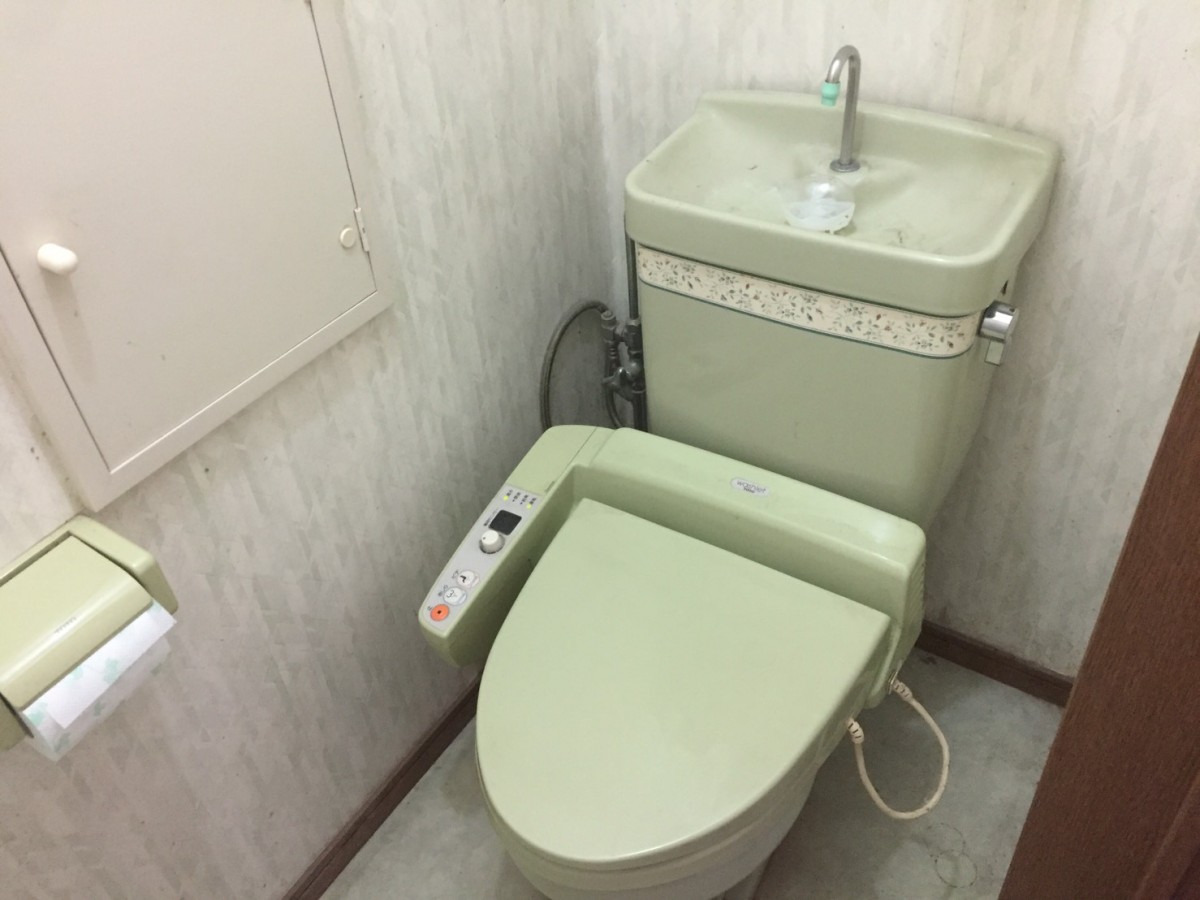 トイレの交換作業 節水型で人気のピュアレストQR (千葉市若葉区桜木)｜住まいの問題は千葉住宅設備まで