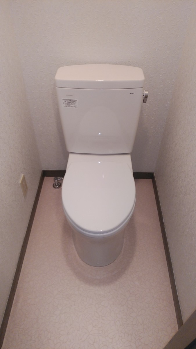 ライオンズマンション東千葉第3にてTOTO製トイレ：ピュアレストQRへの交換施工とトイレ内装作業を行いました♪