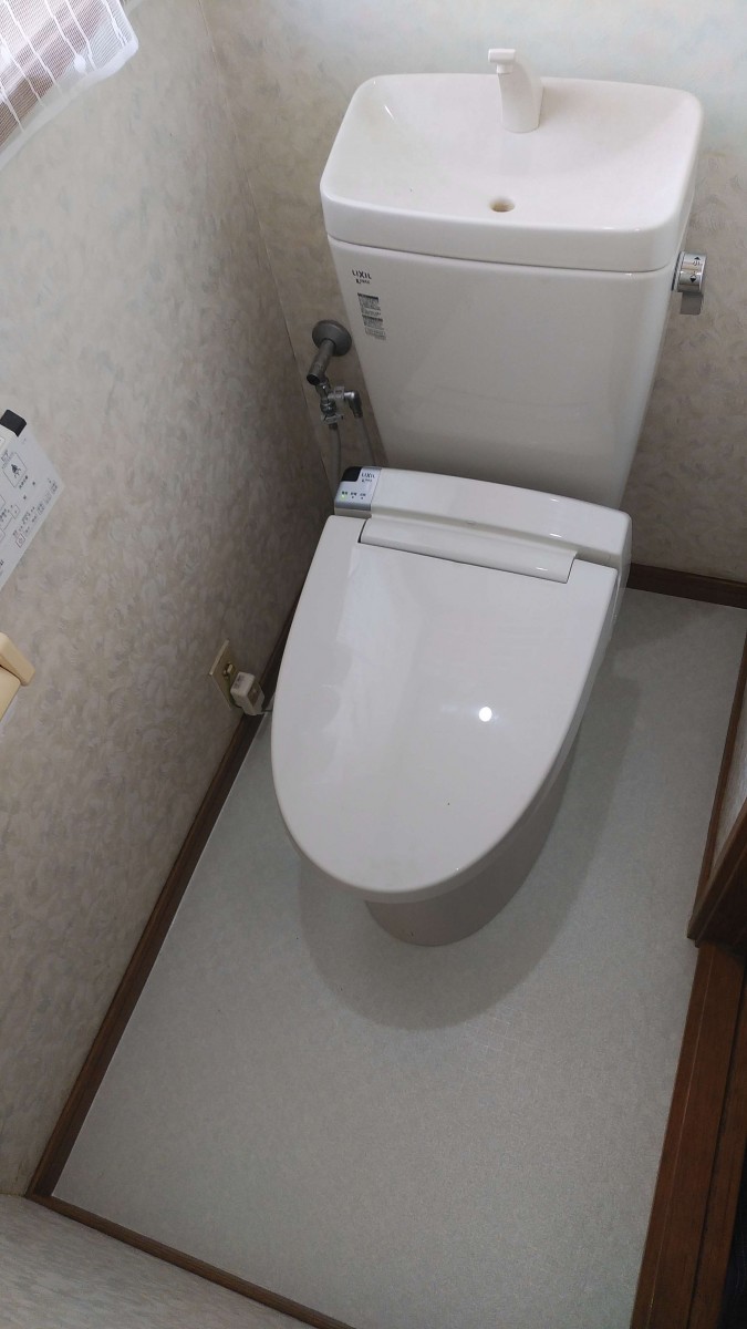 千葉市若葉区御成台にてトイレ床クッションフロアの張替えとタンクの補修作業を行いました♪｜住まいの問題は千葉住宅設備まで